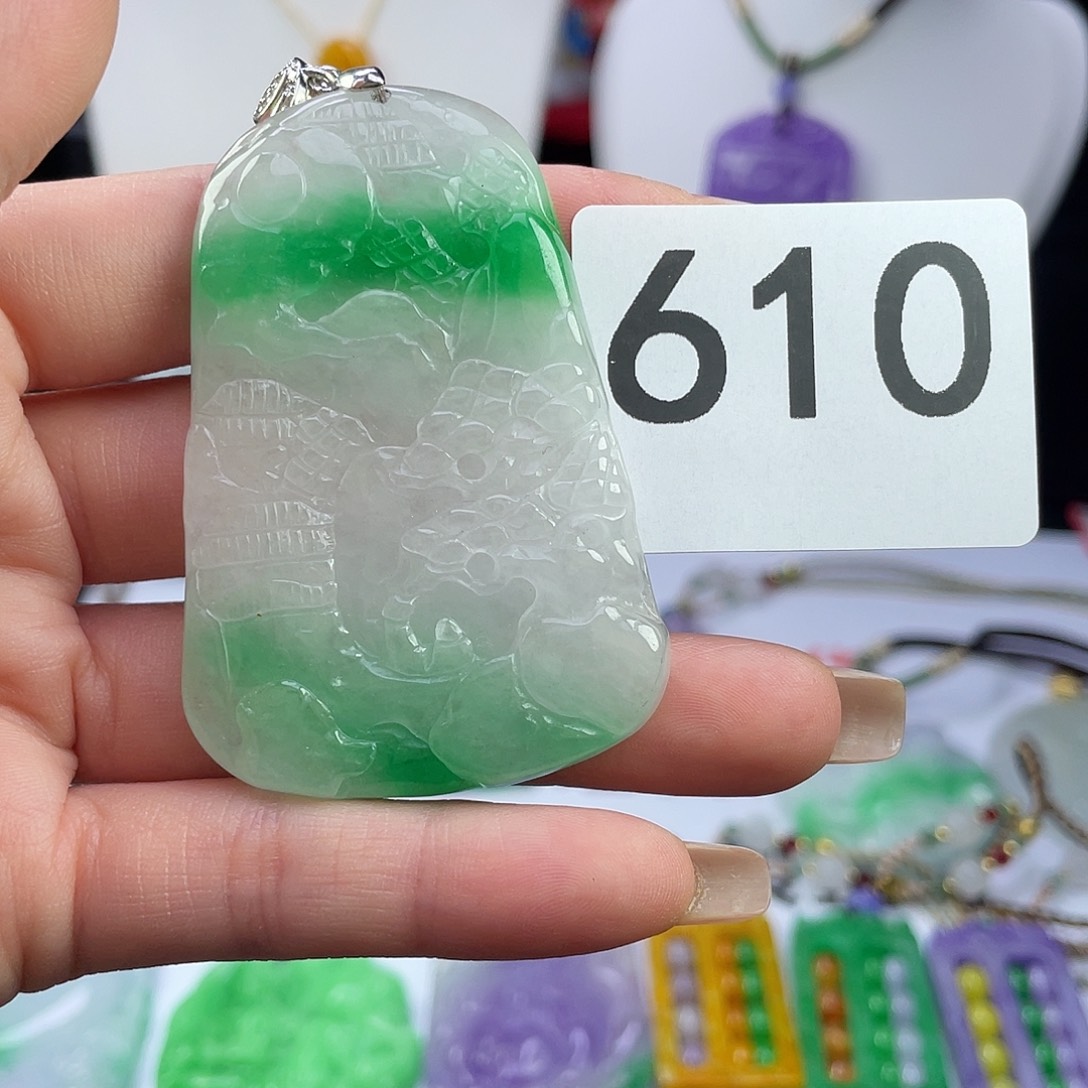 翡翠未镶嵌吊坠(赠链)