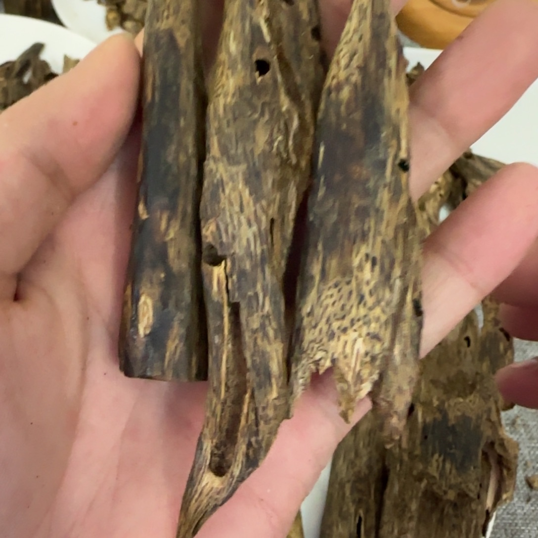 沉香沉香碎屑老白棋虫漏23g