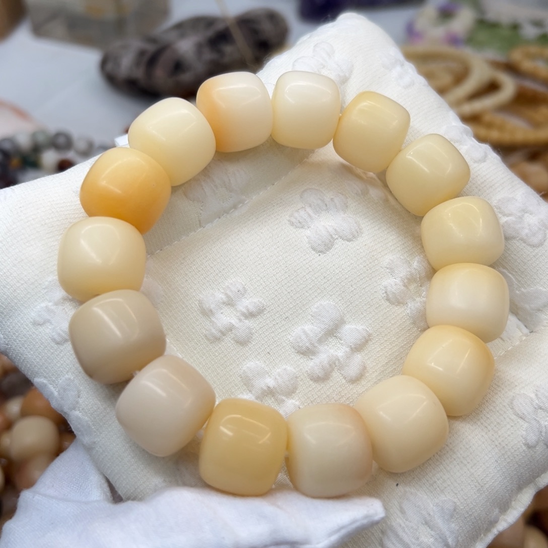 吊坠菩提根/象牙果瑕疵320