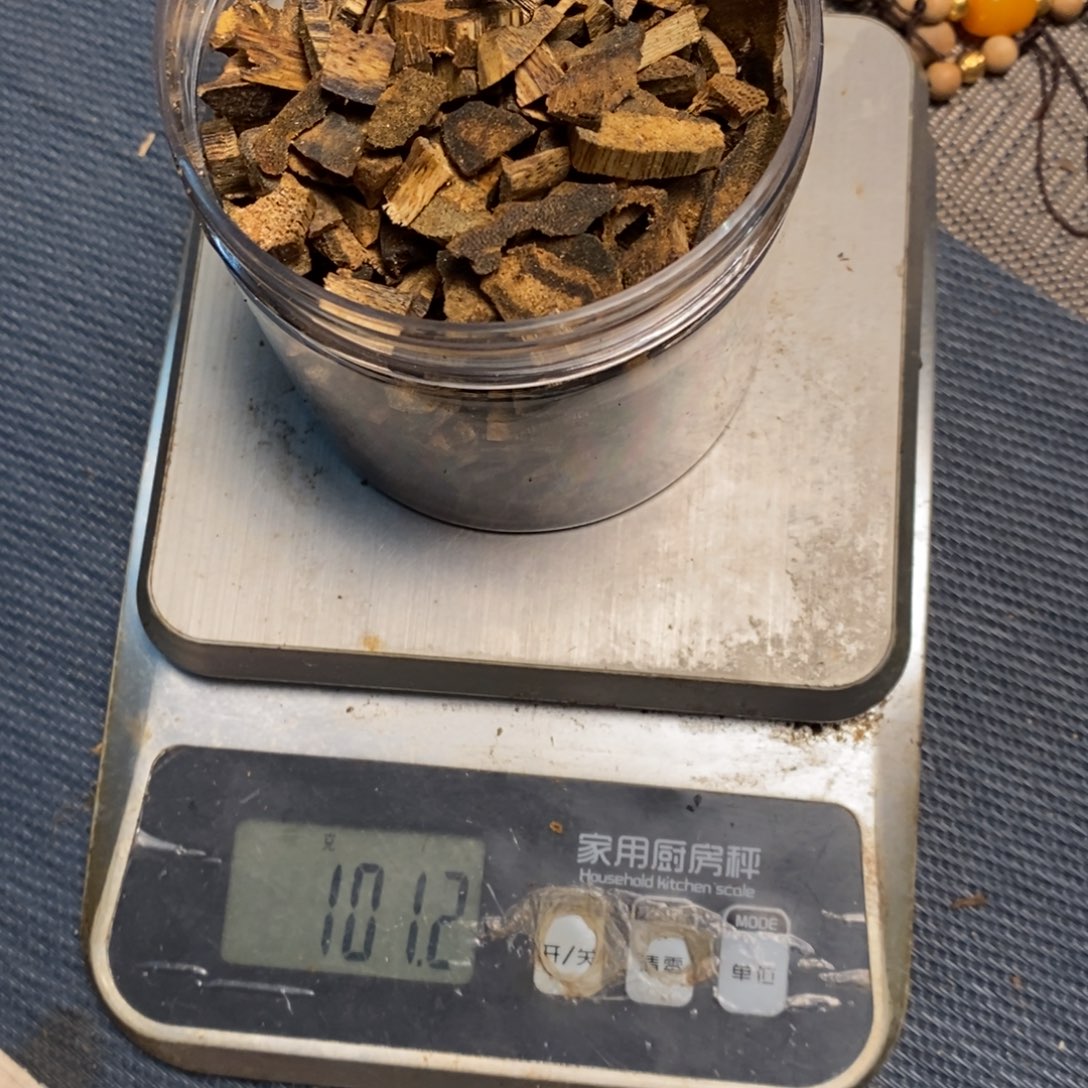 L***.香榧木手工艺非遗技艺竹木根雕及其制品克重：100