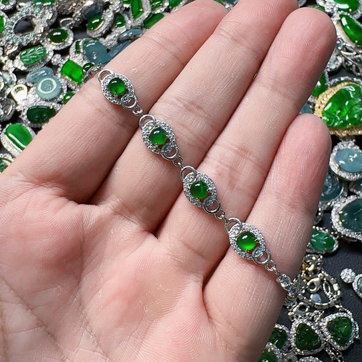 翡翠颈饰未镶嵌天然A货翡翠放漏