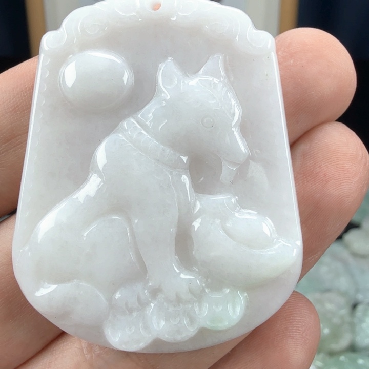 翡翠挂件未镶嵌翡翠