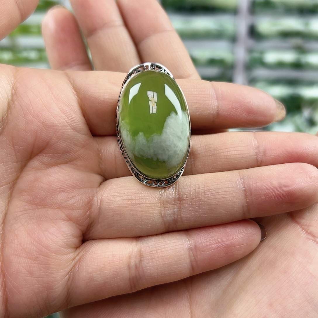 伟***吖蛇纹石玉银S925镶嵌戒指