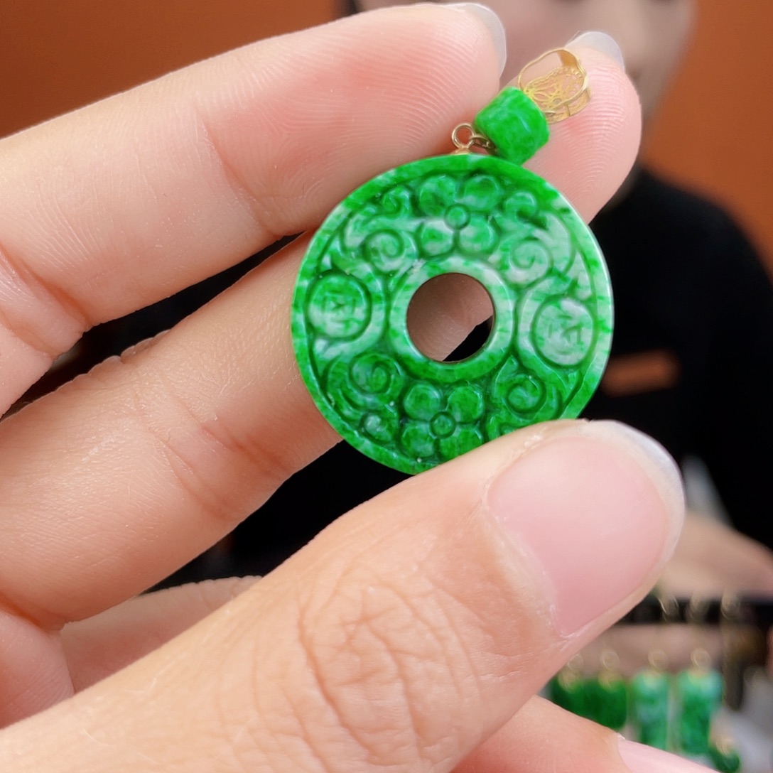 翡翠18K金镶嵌耳饰