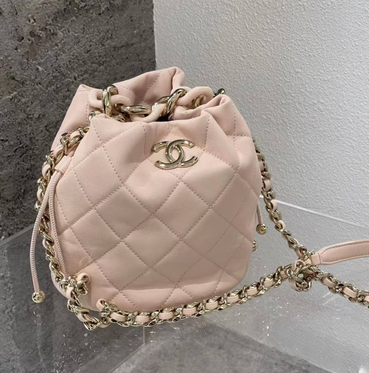 95新 Chanel/香奈儿 多多奢品/香奈儿22p水桶斜挎包/98新