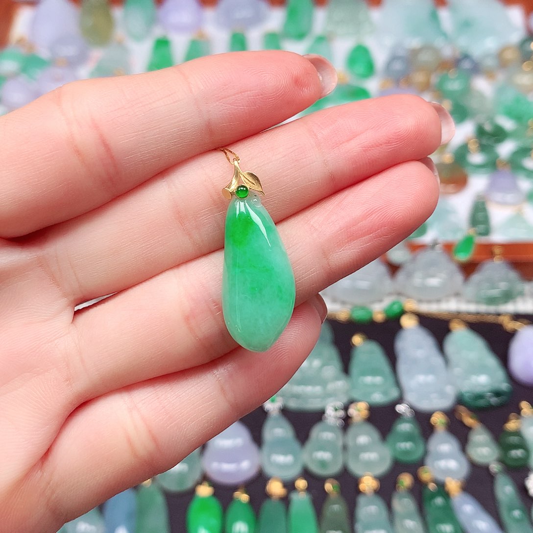 翡翠颈饰18K金镶嵌天然翡翠A货