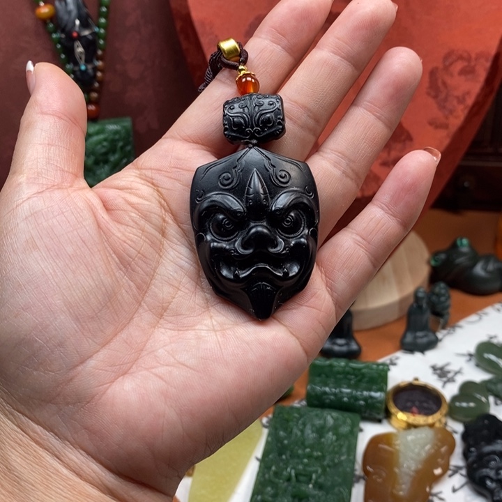 颈饰未镶嵌和田玉