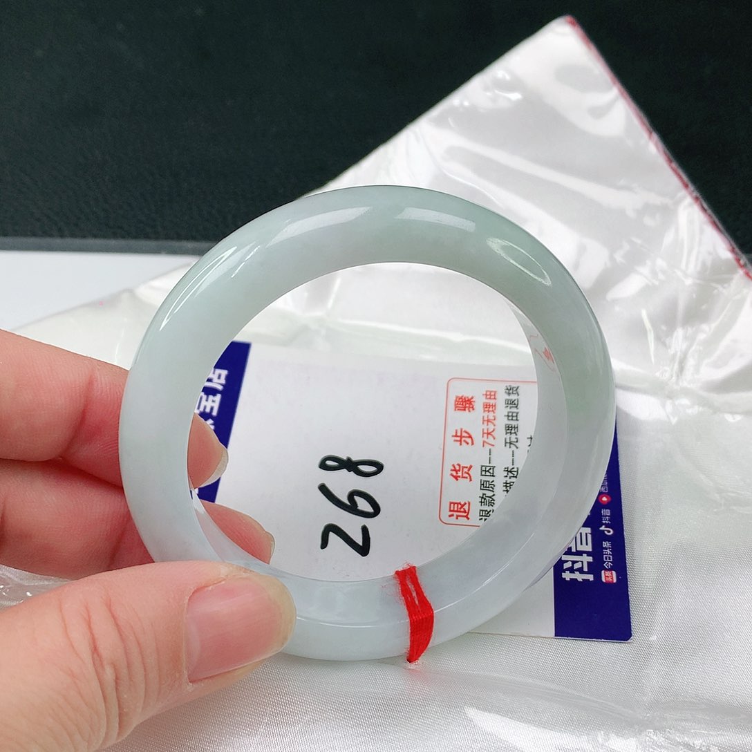 翡翠手镯未镶嵌翡翠