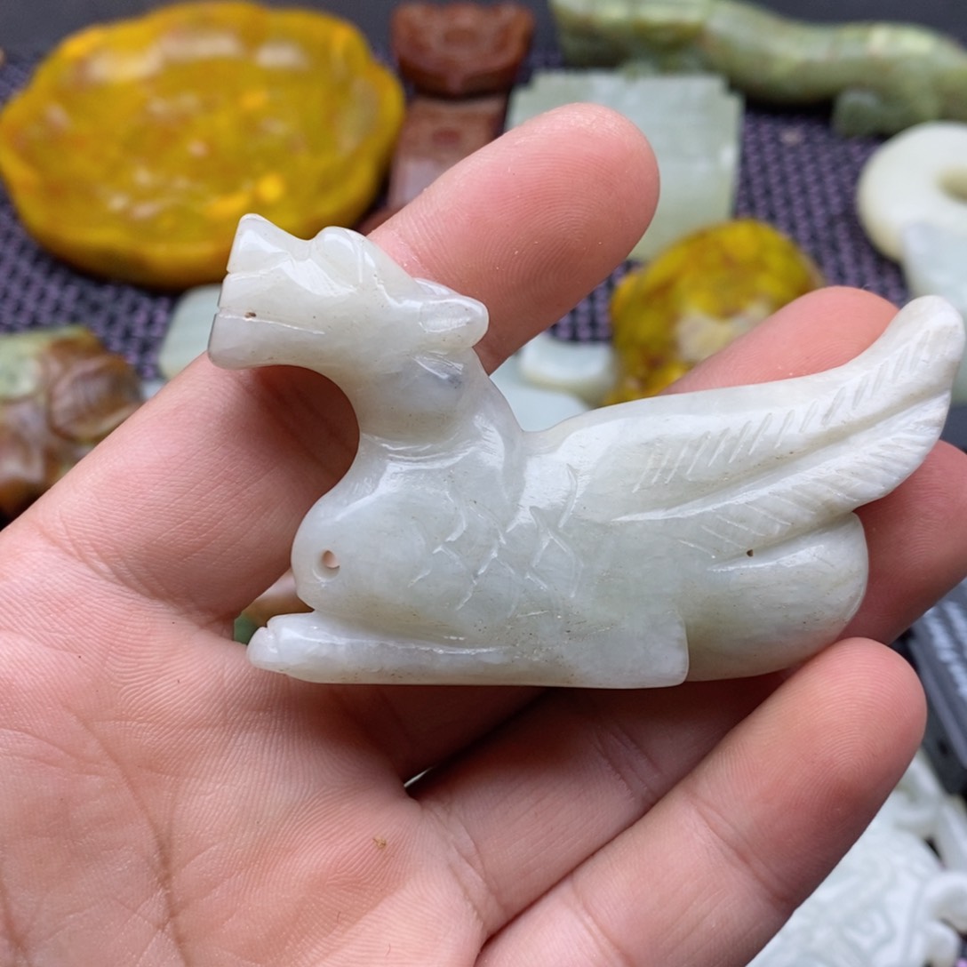 蛇纹石玉颈饰未镶嵌