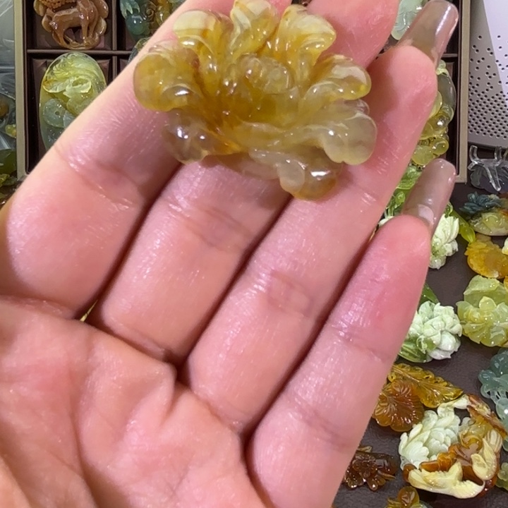 未镶嵌蛇纹石玉颈饰烟****梦