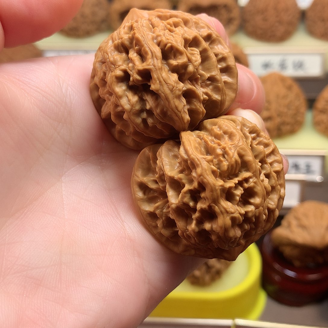 文玩核桃吊坠狮虎首39