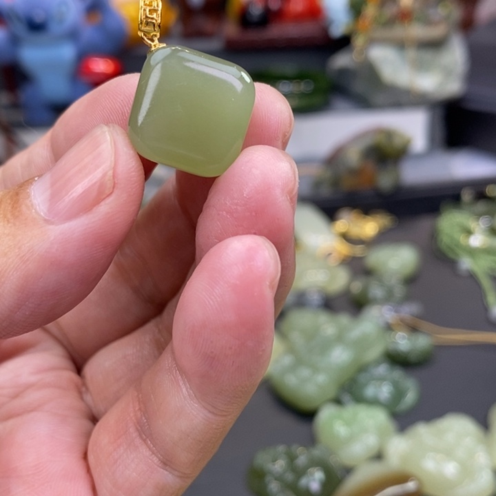 和田玉未镶嵌颈饰