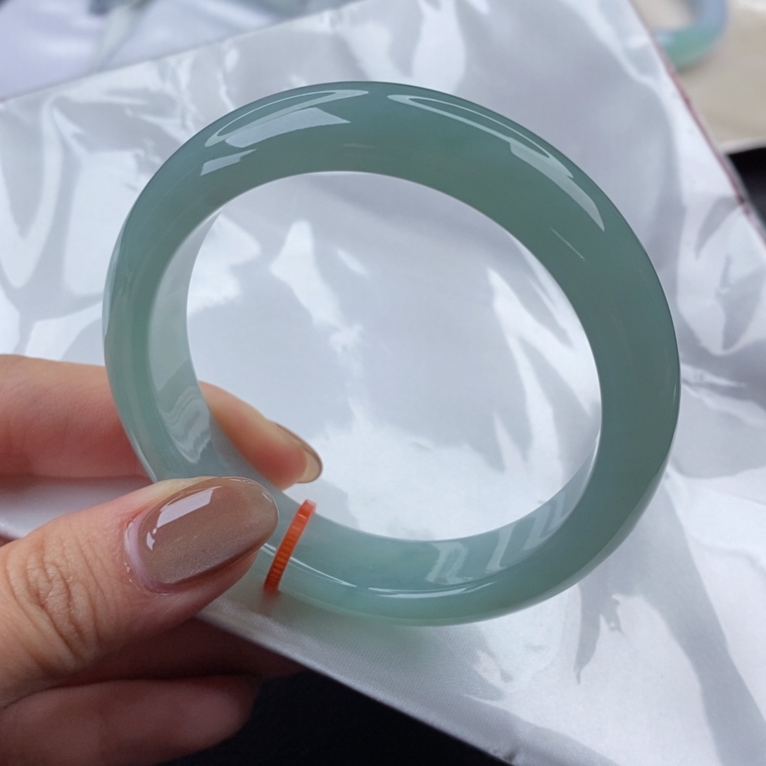 翡翠手镯未镶嵌天然翡翠手镯