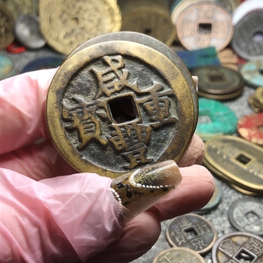 亲***公铜现代仿制工艺品