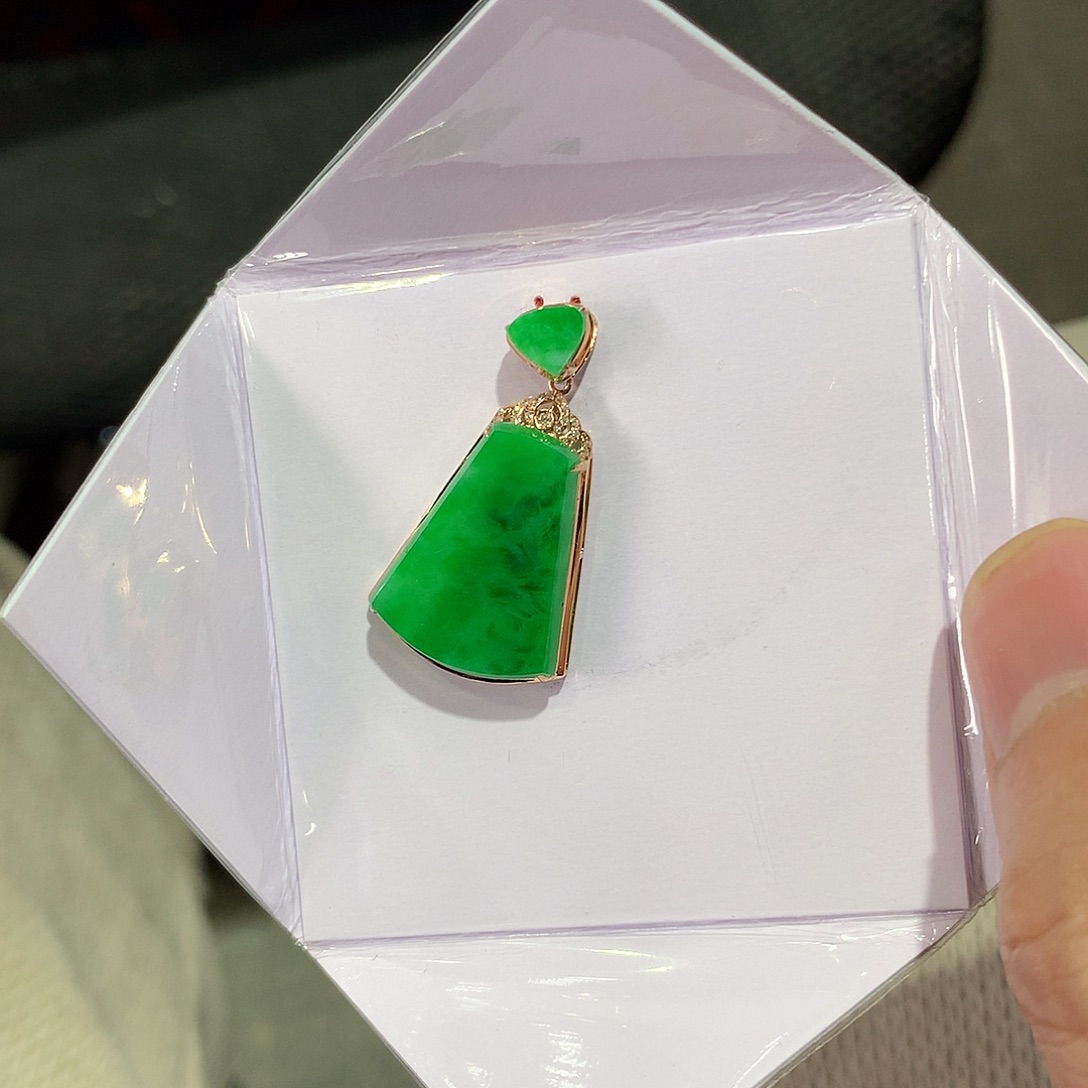 翡翠吊坠(赠链)18K金镶嵌
