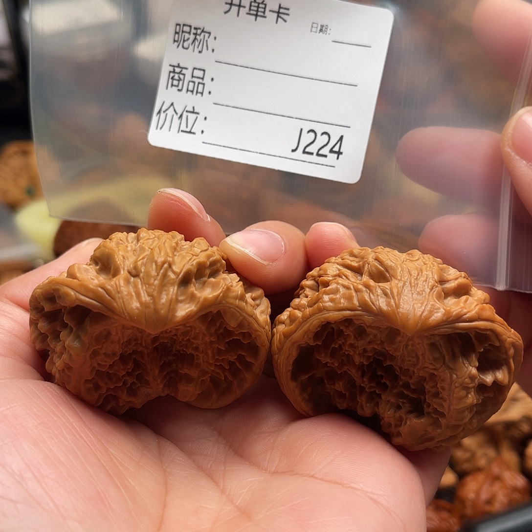 男***了桃核吊坠蛇王49尺