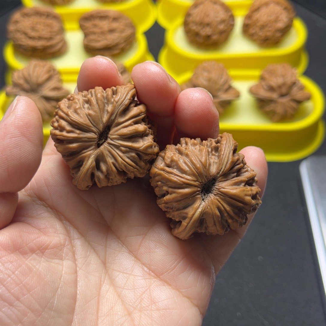 文玩核桃吊坠桑*?四座楼