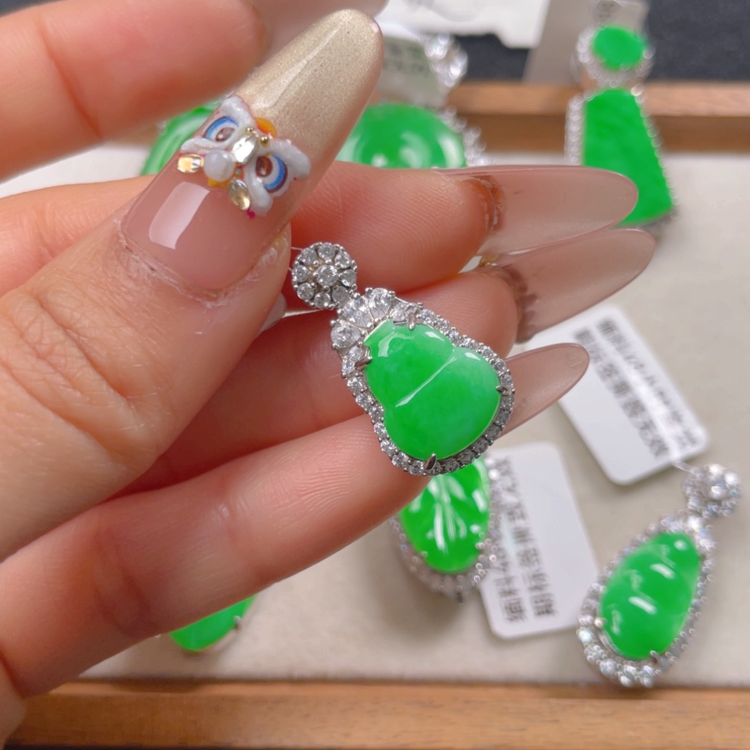 翡翠颈饰银S925镶嵌翡翠