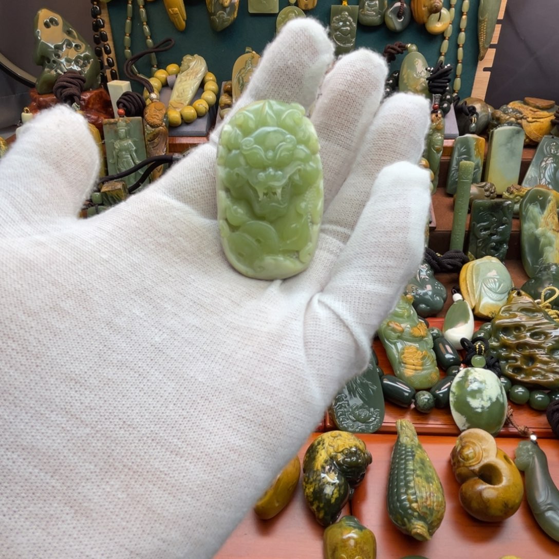 岫岩老玉（透闪石质玉）未镶嵌颈饰