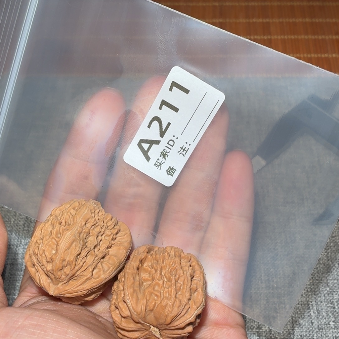 文玩核桃吊坠白狮子211