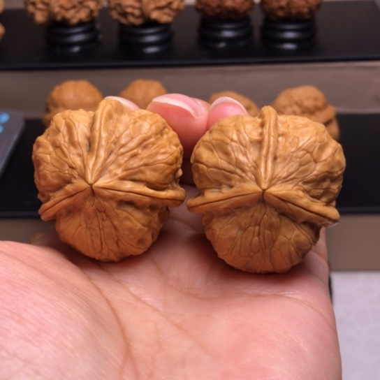文玩核桃把件粗筋三楞36