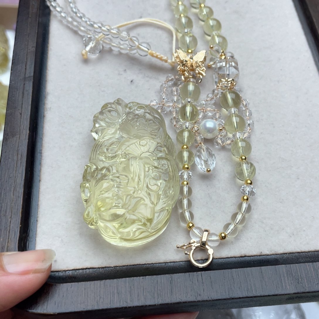 水晶吊坠(不含链)未镶嵌多**?