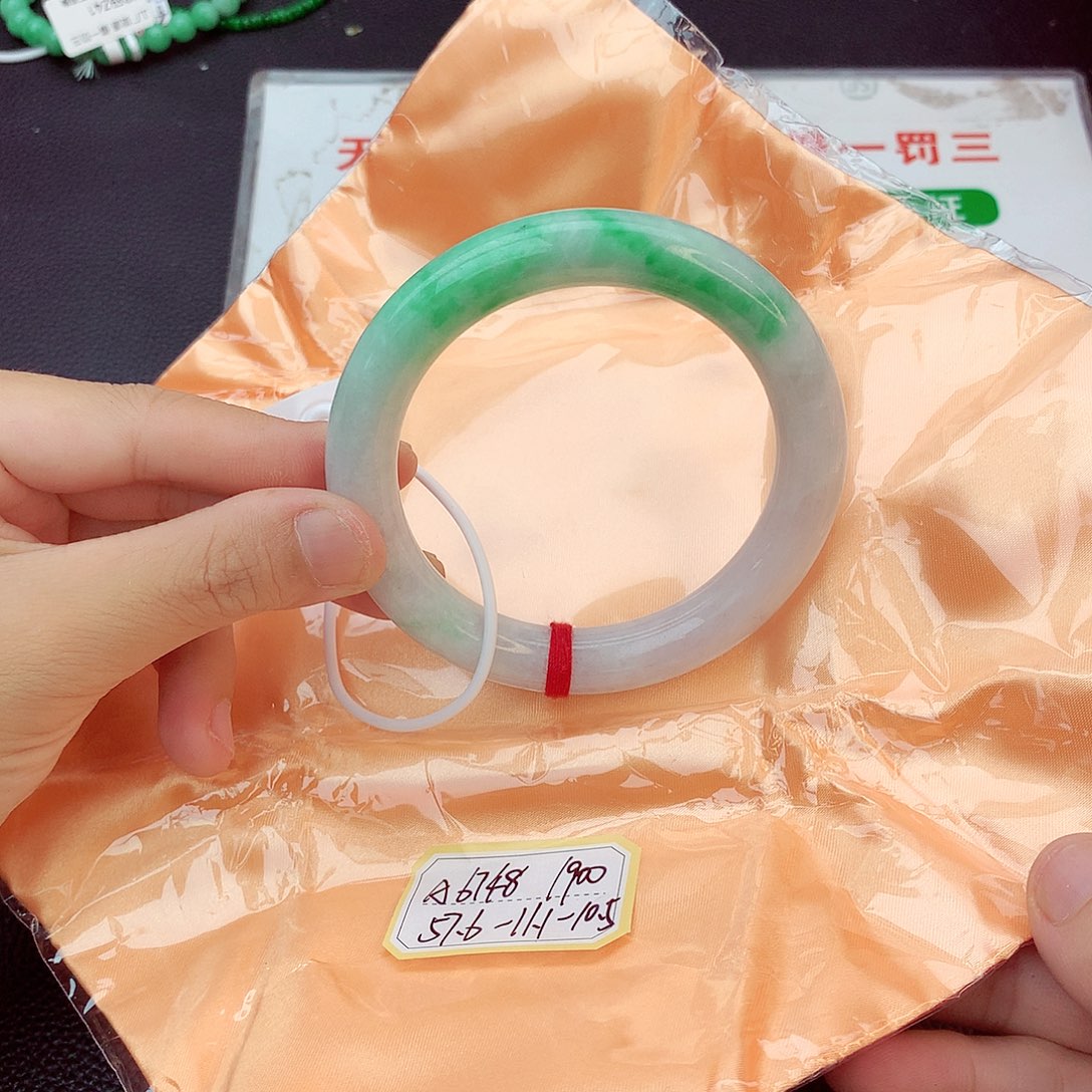 翡翠未镶嵌手镯翡翠