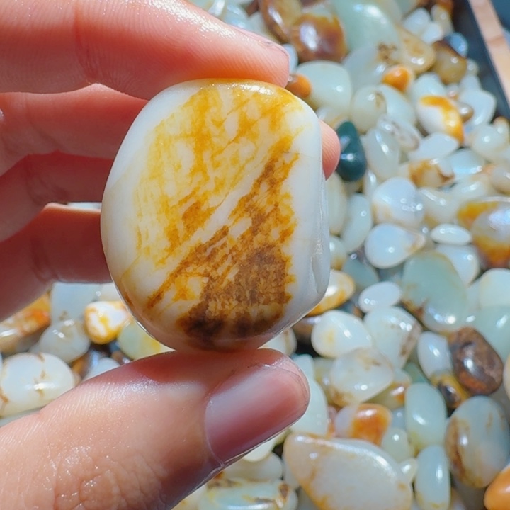 颈饰未镶嵌和田玉（糖玉）21克