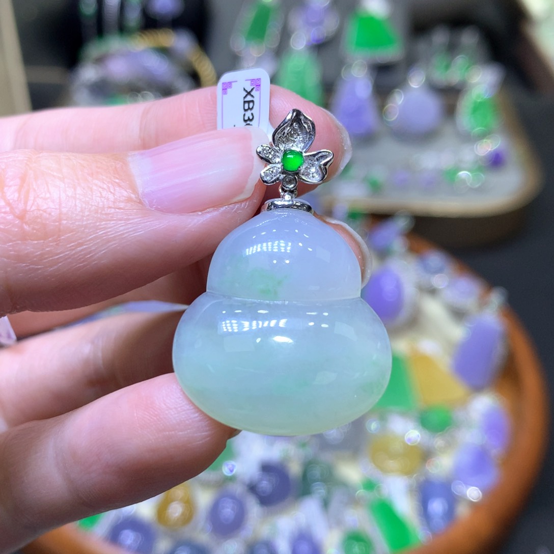 【闪购商品】翡翠颈饰18K金镶嵌翡翠吊坠项链