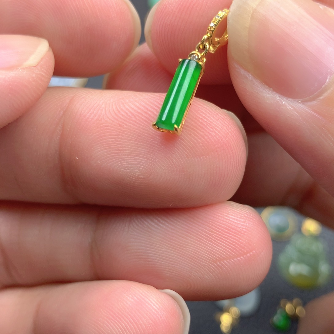 【闪购商品】颈饰18K金镶嵌翡翠翡翠