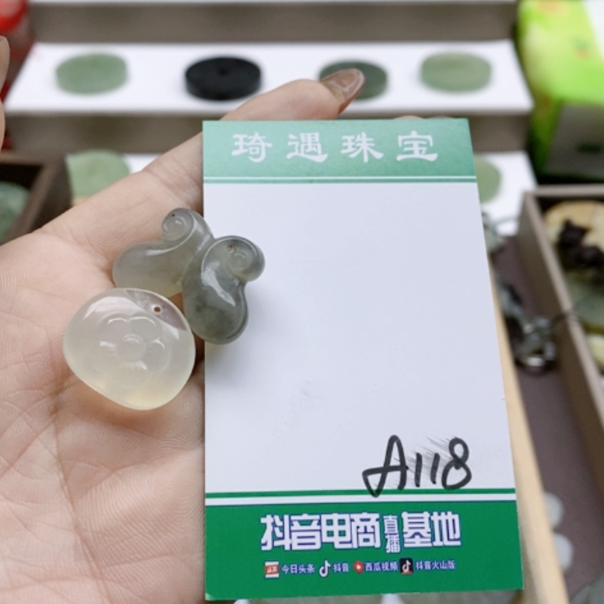 【闪购商品】蛇纹石玉颈饰合金