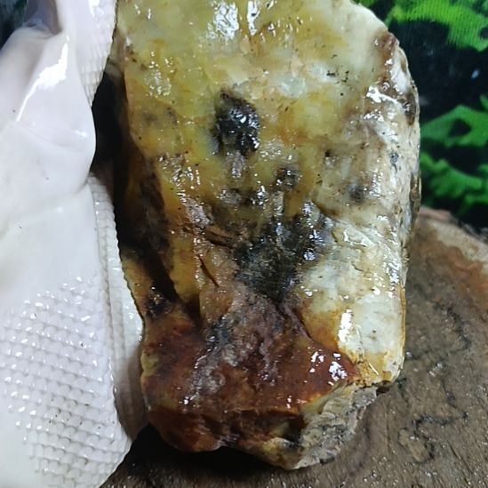 蛇纹石玉未镶嵌珠宝奇石