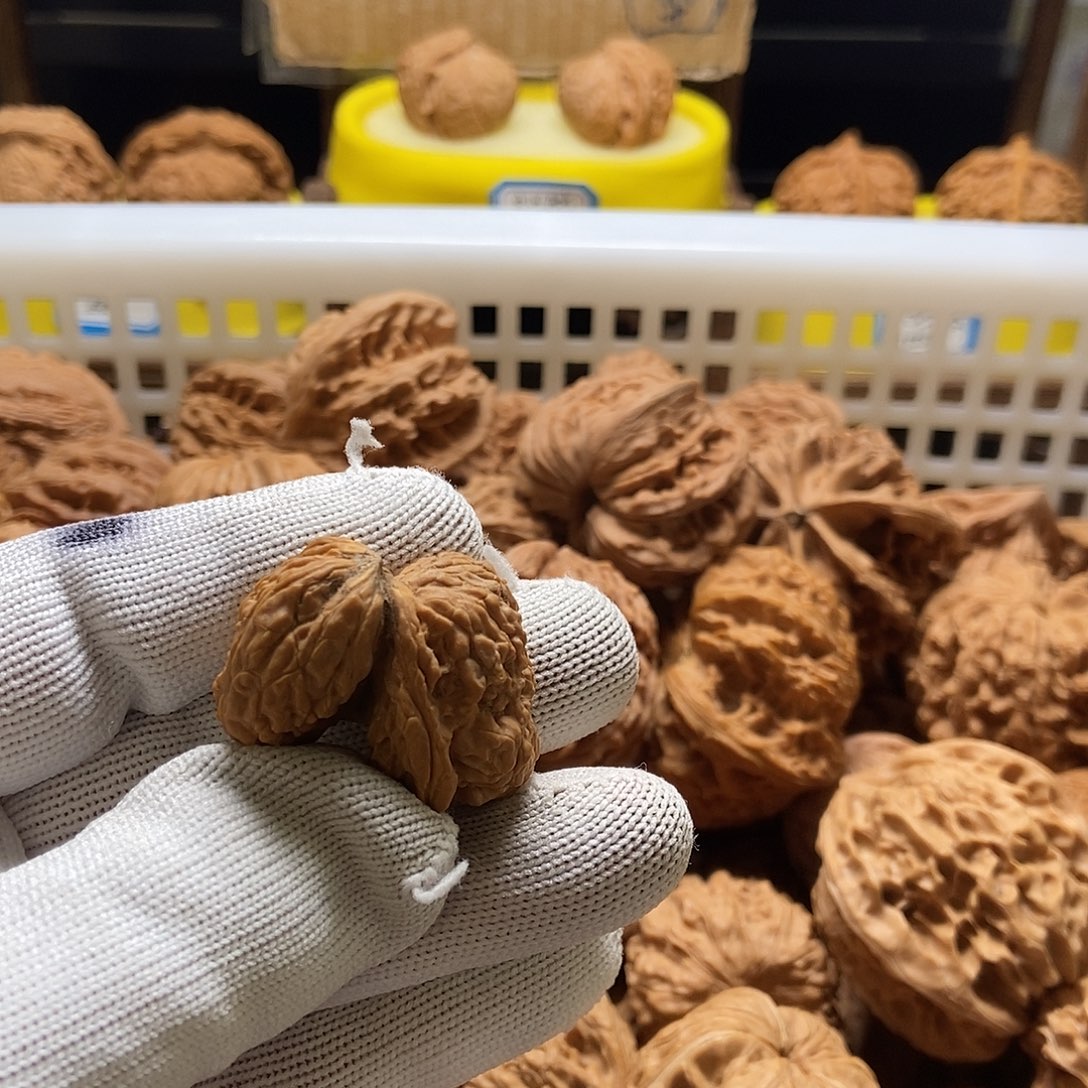 曼***录吊坠文玩核桃南疆