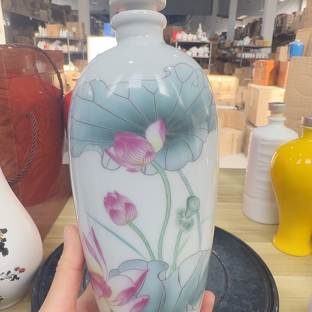 1斤粉彩荷花酒瓶2个