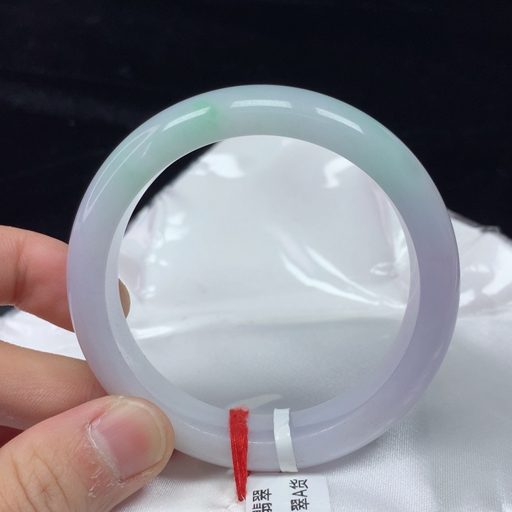 翡翠手镯（圆镯）未镶嵌55.6