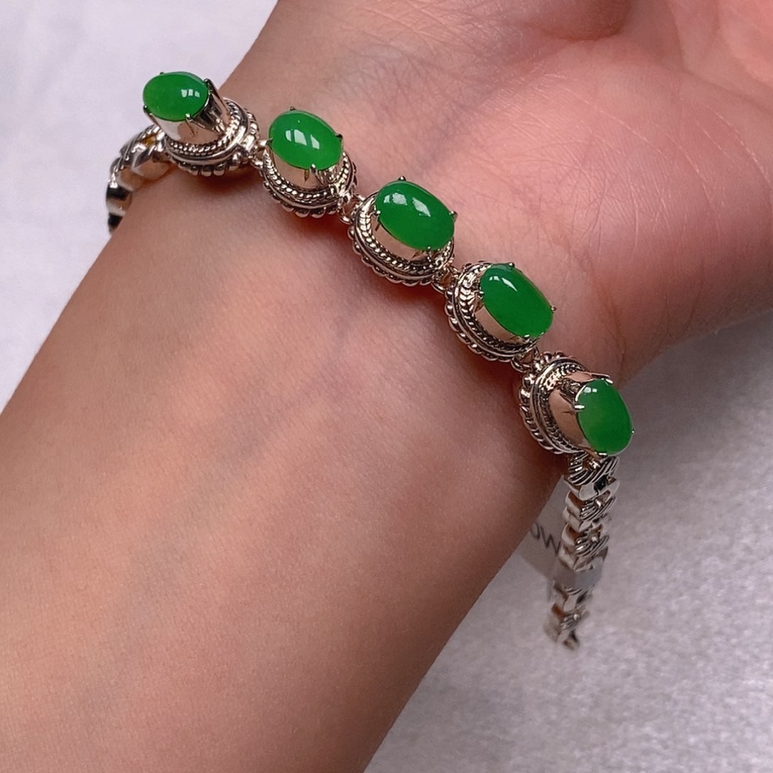 翡翠手链未镶嵌绿蛋面5颗