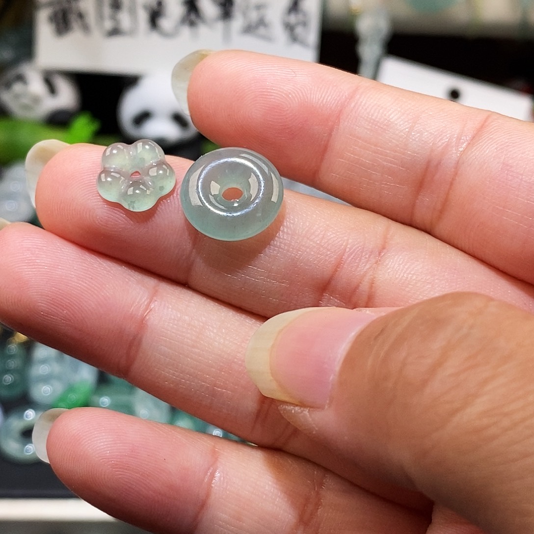 思***²翡翠未镶嵌颈饰冰种平安扣小花