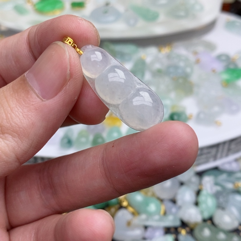 【闪购商品】翡翠吊坠(不含链)18K金镶嵌冰豆