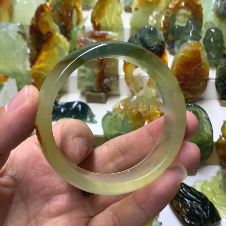 蛇纹石玉颈饰未镶嵌