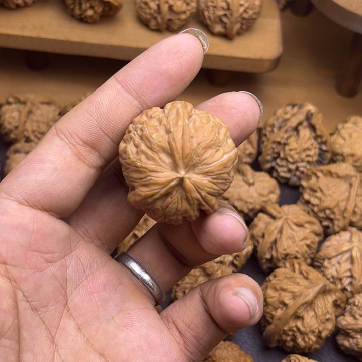 时***爱吊坠桃核元宝三棱微黄