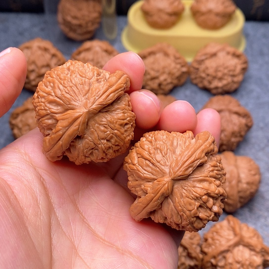 文玩核桃把件老树白狮子41全品