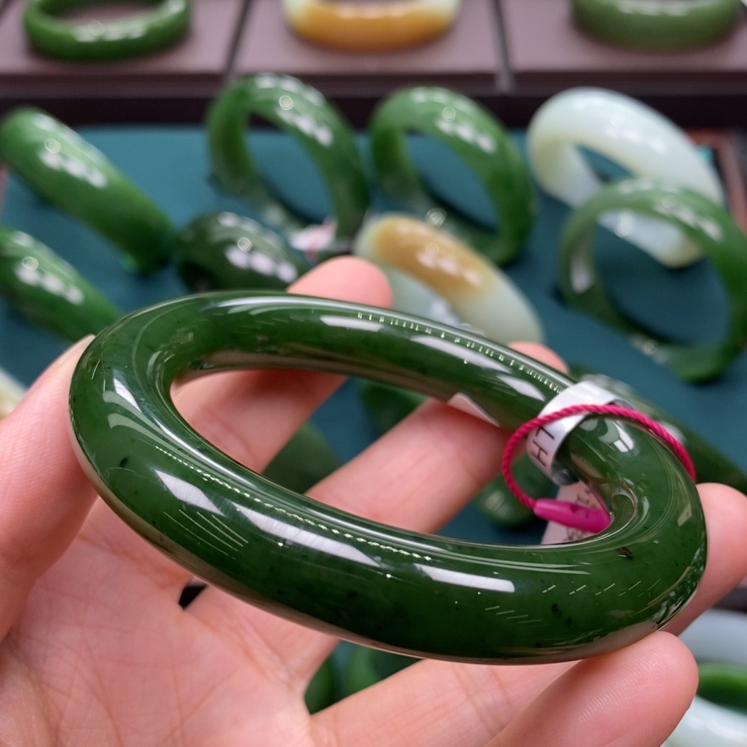 和田玉（碧玉）未镶嵌手镯