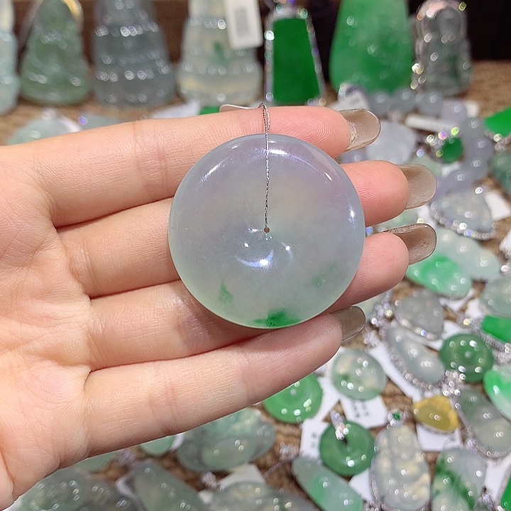 翡翠未镶嵌颈饰扣