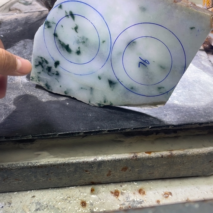 Q***Q定制翡翠未镶嵌手镯