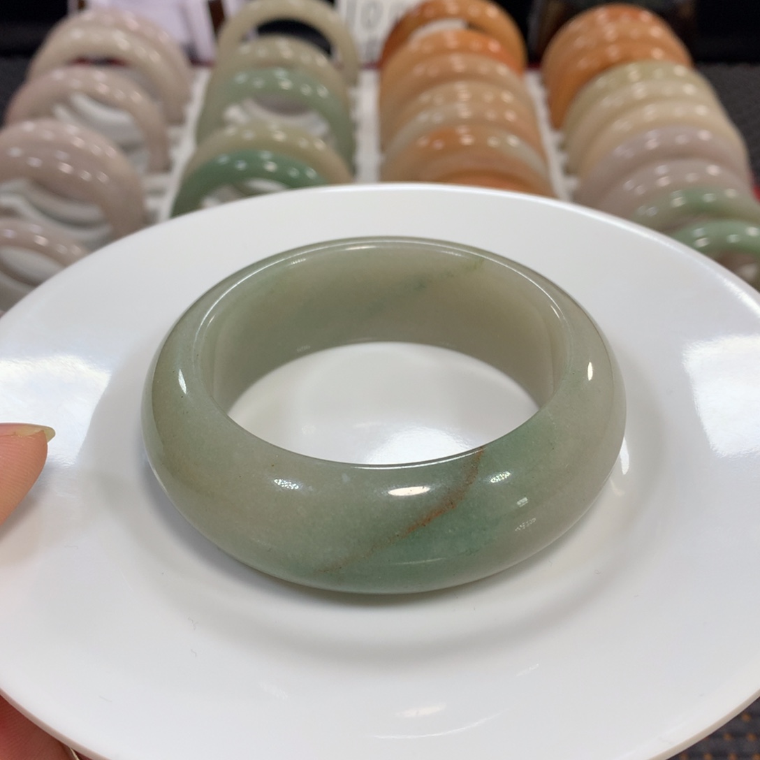 石英质玉（佘太翠）未镶嵌手镯57.8绿轮胎