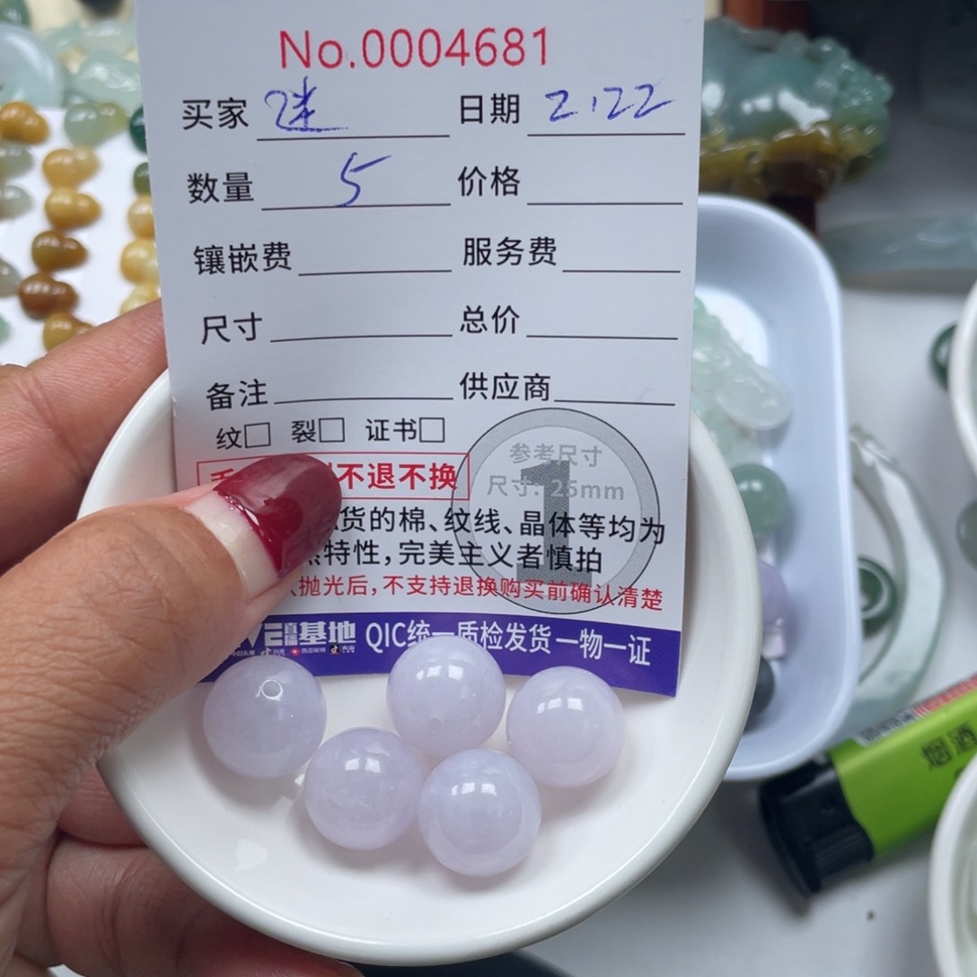 翡翠颈饰未镶嵌迷**?