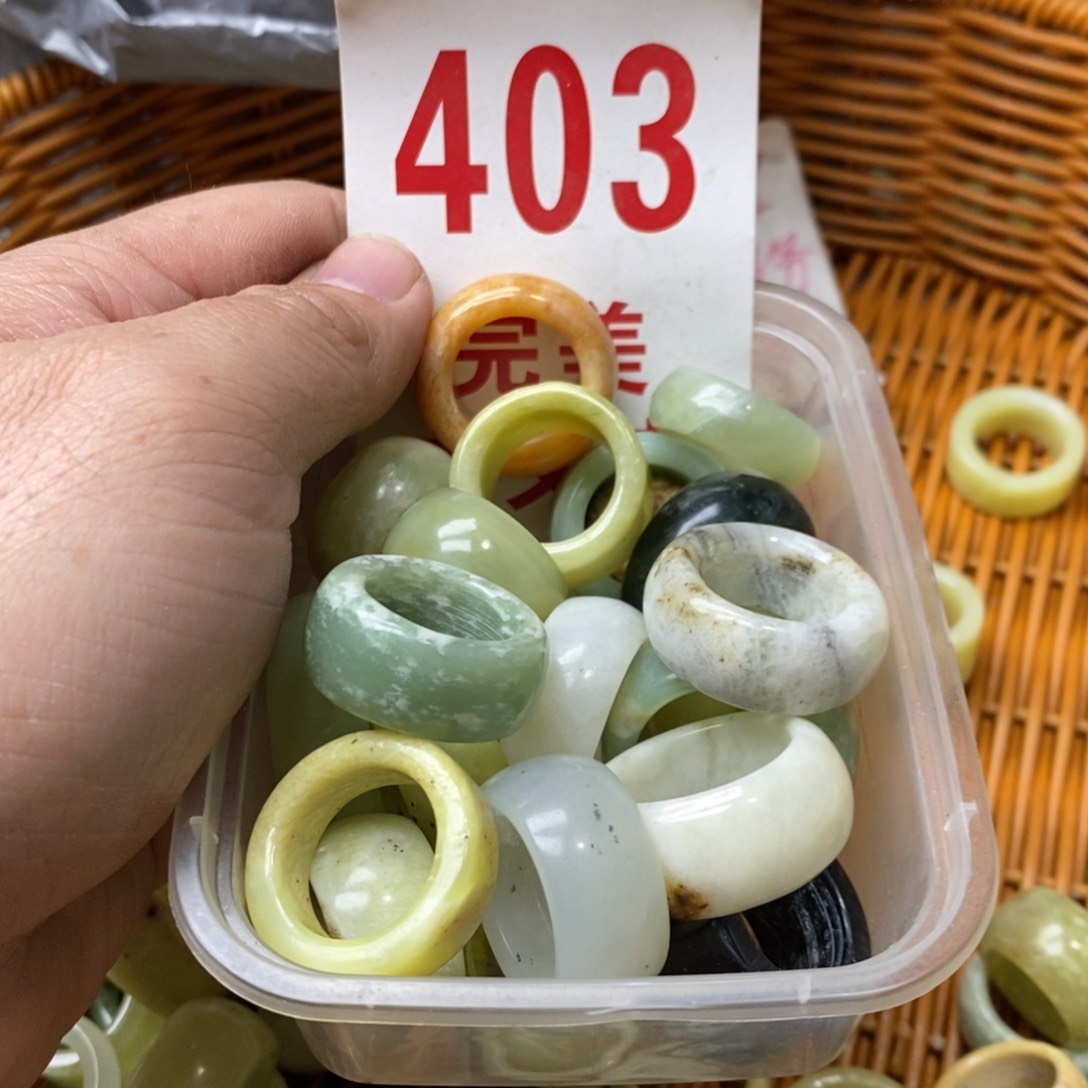 蛇纹石玉挂坠未镶嵌