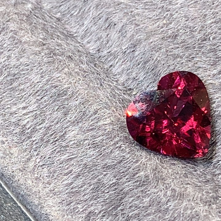 未镶嵌裸石石榴石肉*2.94克拉