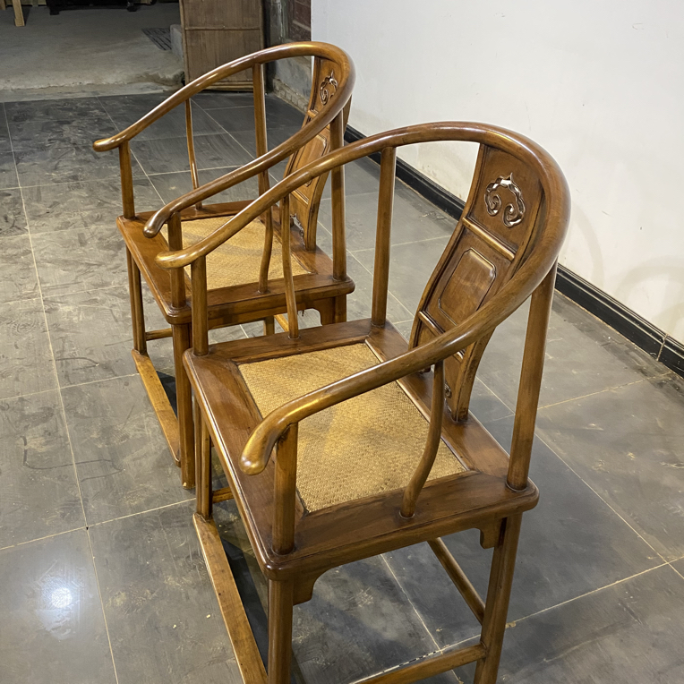 核桃木圈椅，背板三节工，棕底藤席，