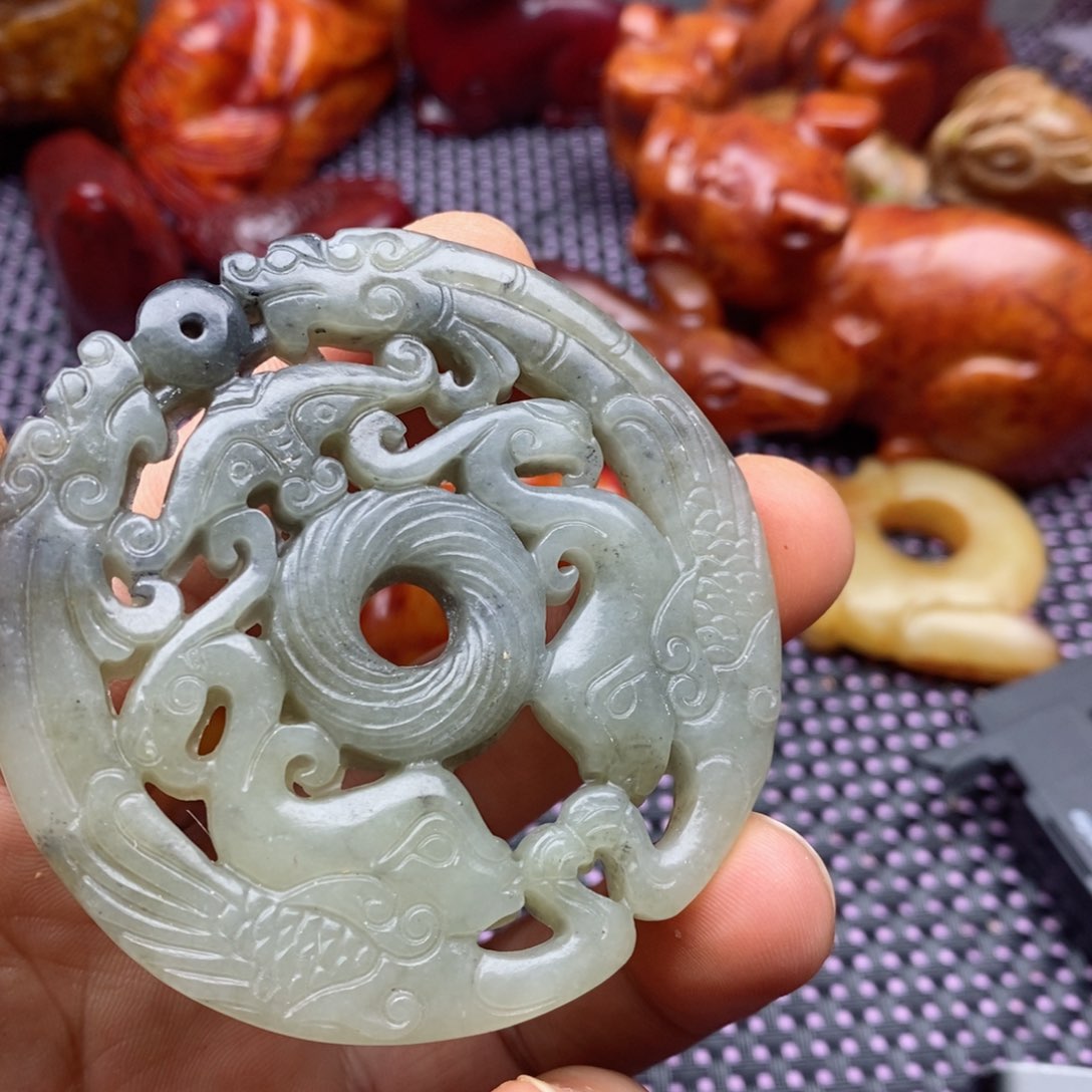 蛇纹石玉颈饰未镶嵌